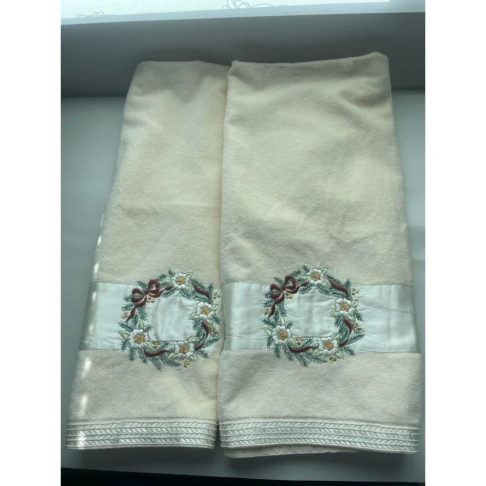Vintage Bathworks Luxury Embroidered Floral Wreath Cream Bath Towel Set Holiday